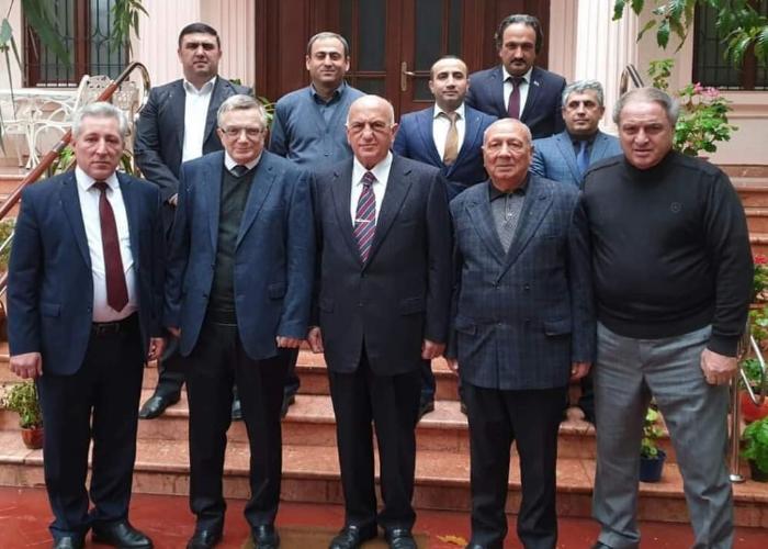 Əli İnsanov partiya qurur – Təşkilat komitəsində Vahabzadənin oğlu də var