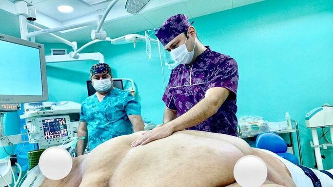 Azərbaycanlı cərrahın əməliyyat etdiyi 256 kq qadından GÖZLƏNİLMƏZ DƏYİŞİM – FOTO