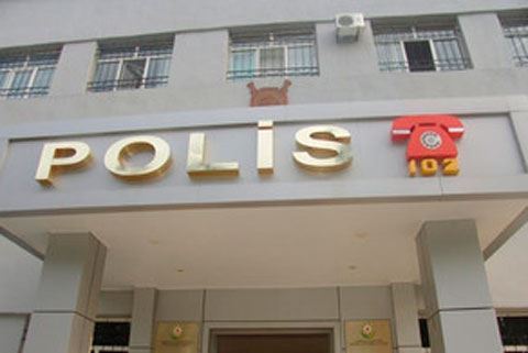 Azərbaycanda kişi polis bölməsində arvadını döydü – ŞOK HADİSƏ