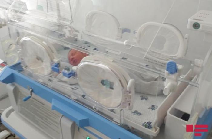 Azərbaycanda küçəyə atılan 3 günlük körpənin FOTOSU – YENİLƏNİB