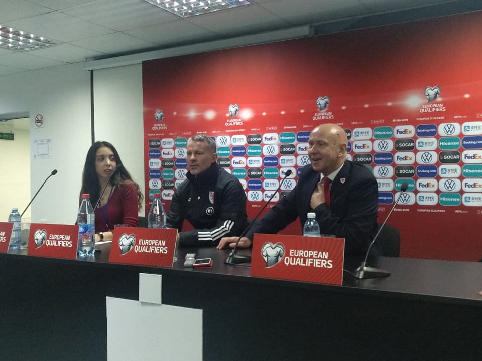 UEFA nümayəndəsi azərbaycanlı tərcüməçini konfransdan çıxardı – VİDEO