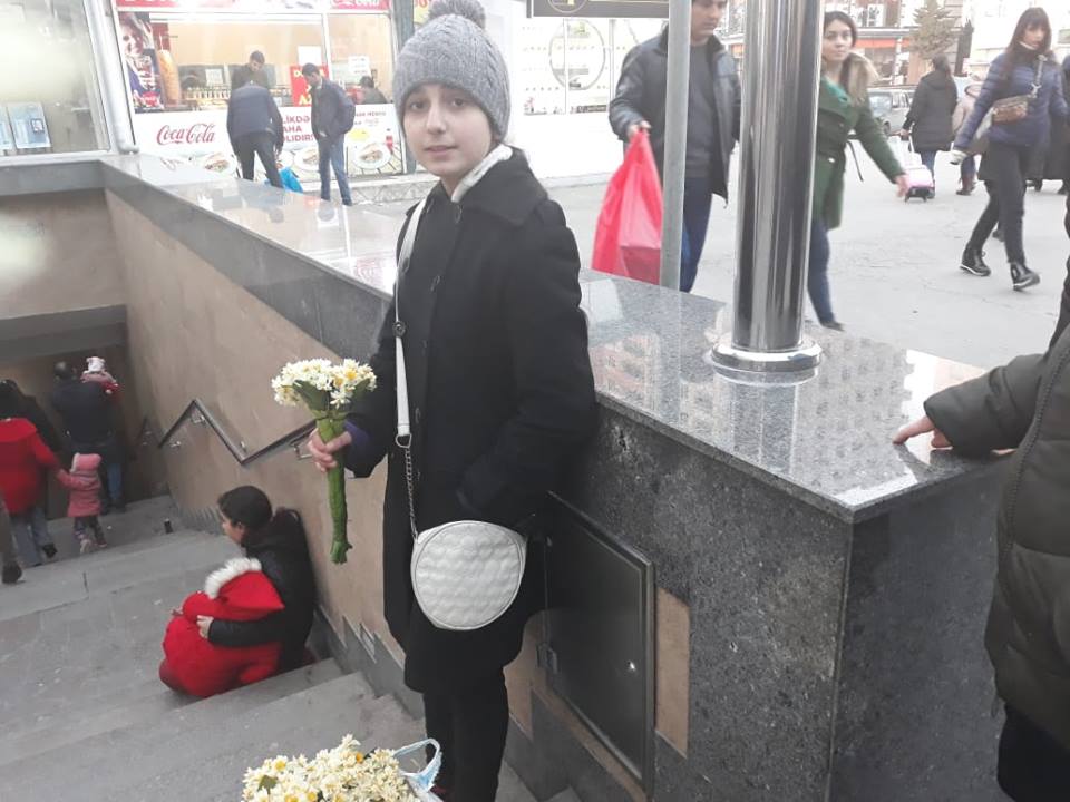 Qarabağ əlilinin gülsatan qızı: “Məktəbdən çıxdım ki, atamın dərmanlarını alım”