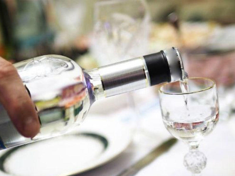 Ölümlərə səbəb olmuş içkinin markası və onu satan restoranlar müəyyən edildi: “Baku City”