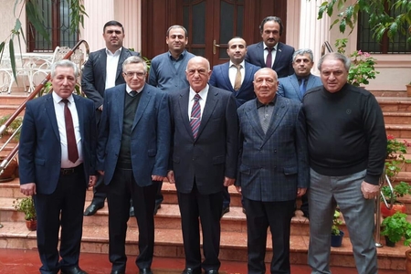 Əli İnsanovun partiya fiaskosu