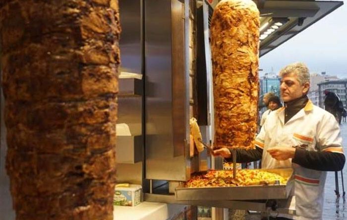 Diqqət… Böyük təhlükə: Satılmayan dönəri sabahısı gün yenidən istifadə edirlər
