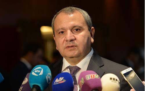Elçin Babayev BDU-nun zəhərlənən tələbələri ilə bağlı DANIŞDI