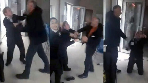 Mühafizə müdiri ona qapı açmayan qadınları vəhşicəsinə döydü – VİDEO