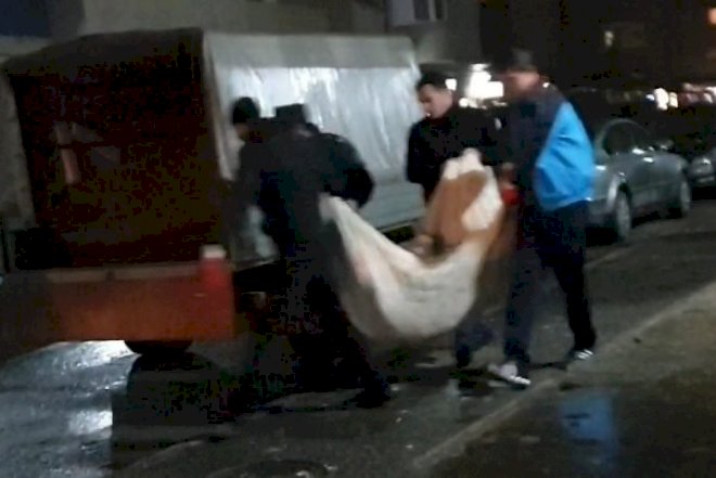 Bakıda ana və qızın başının kəsildiyi evin  görüntü: Qapıda ayaq izi var,hadisə kameraya düşüb-VİDEO