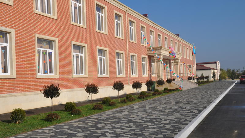 Bakıda ŞOK OLAY: direktor və müəllimlər yoxa çıxdı