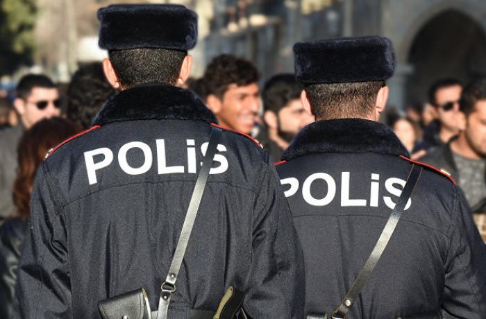 Bakıda polis cərimələdiyi şəxsi zorla poçta apardı