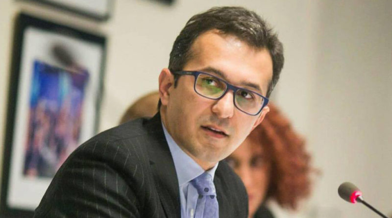 Maddi maraq qarşılığında dövlət mükafatı, brend mağazalar, işdən uzaqlaşdırma-Deputatlığa namizədin şübhəli keçmişi