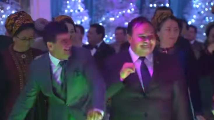 Prezident Azərbaycan mahnısına məmurları belə oynatdı – VİDEO