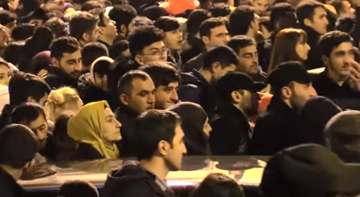 “Əlini aşağı sal, kim sənə verib bu icazəni?!”- VİDEO