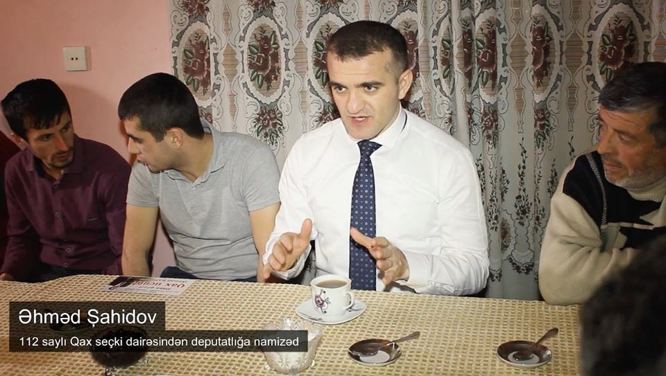 Əhməd Şahidov Zərnə kəndində ailələrdə qonaq olub və sakinləri maraqlandıran sualları cavablandırıb