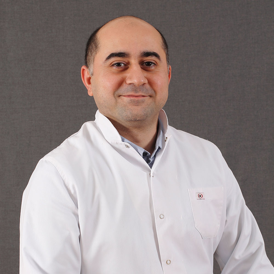Bakıda həkim əməliyyat zamanı yaşlı xəstəni vurdu – ŞOK İTTİHAM+FOTOLAR