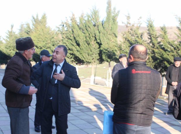 YAP namizədi Şabranda etirazla qarşılandı – “Bu rayona həyatında ayağı dəyməyən Sadiq Qurbanov…”