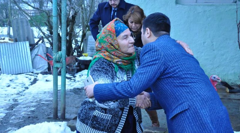 Deputatlığa namizəd Fərid Şahbazlı seçicilərlə görüşlərə şəhidin ailəsini ziyarətlə başlayıb-FOTOLAR