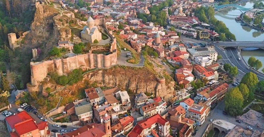 Azərbaycanlı ailə Gürcüstanda küçədə qalıb – “Bizi xilas edin, ölürük”! – VİDEO