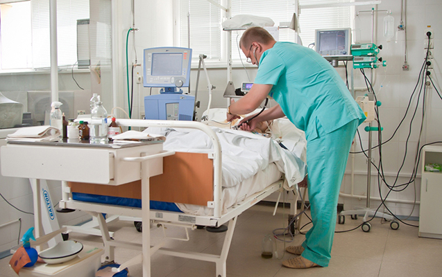 Müayinə üçün gəldiyi klinikada öldü