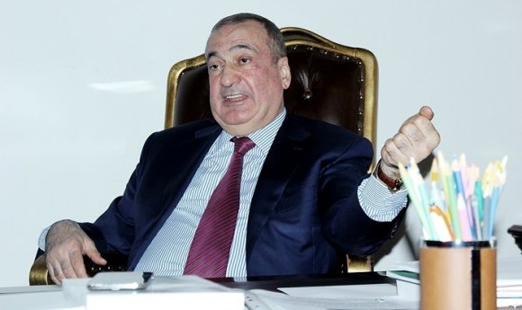 Eldar Quliyev seçkidəki zərif rəqibinə qarşı kobud piar kampanyası aparır