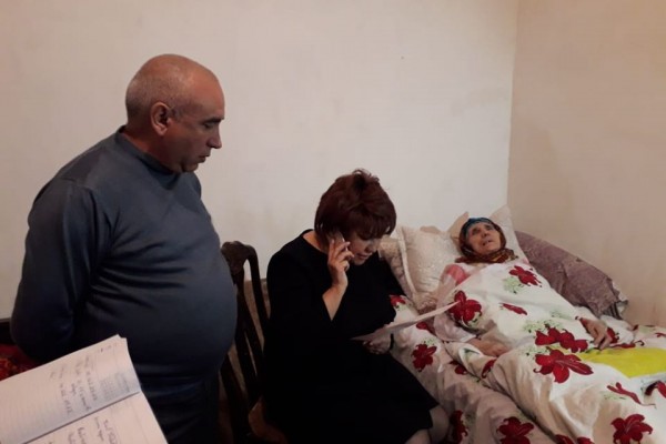 YAP-ın namizədi Afət Həsənova gözdən əlili evində ziyarət etdi – FOTO
