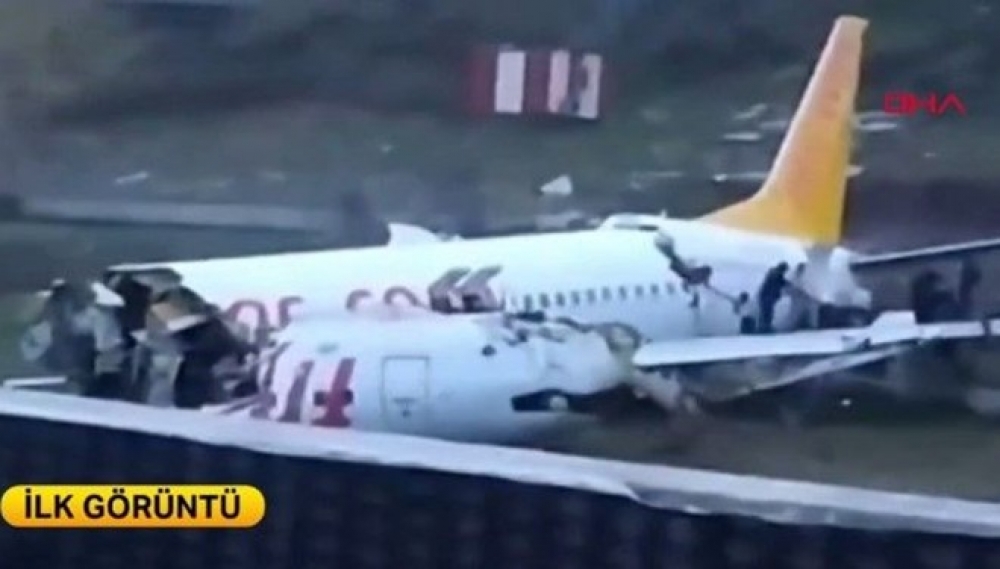 SON DƏQİQƏ: İstanbulda təyyarə qəzaya uğradı