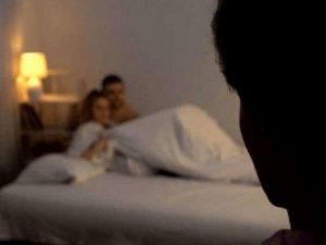 BİABIRÇILIQ: Nişanlısı gənc qadına bacısı ilə xəyanət etdi – “Mətbəxin qapısı…”