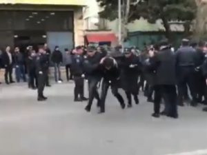 Bakıda aksiya: Etirazçıları Kürdəmirə, Yevlaxa apardılar – Video