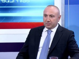 “Əliyevin gülüşü müharibədə uduzan tərəfin biz olduğumuzu göstərdi” – Erməni politoloq