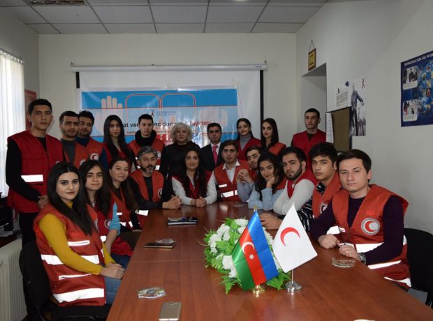 “Həyat verən gənc donorlar” layihəsi çərçivəsində dəyirmi masa keçirilib “Həyat verən gənc donorlar” layihəsi çərçivəsində dəyirmi masa keçirilib