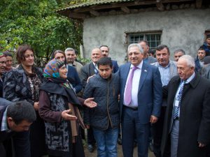 Şəkinin YAP-çı deputatının London macəraları – CAVANŞİR FEYZİYEV ÖLKƏNİ NECƏ TALAYIR?