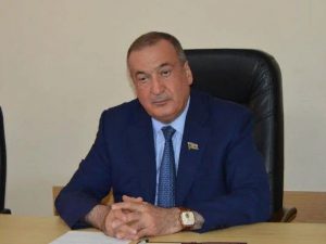69 yaşlı Deputat Prezidentin evdə qal tövsiyyələrinə məhəl qoymur-FOTOFAKT