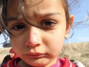 Yunanlar hətta hamilə qadın və uşaqları döyür – FOTOLAR
