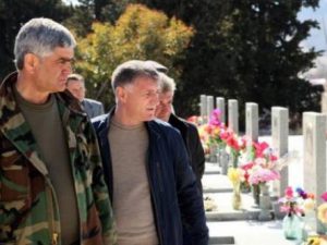 Erməni general Xocalıda and içdi: “Torpaqların təslim edilməsinə izn verməyəcəm…”- FOTO