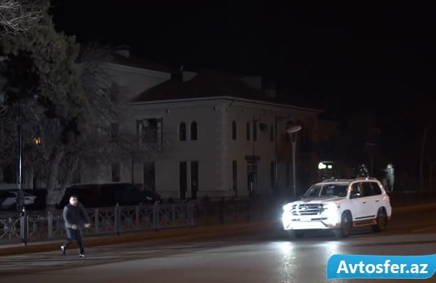“KVN”çı Tahir İmanov yola qaçan piyadanı vurdu, sonra danladı – VİDEO “KVN”çı Tahir İmanov yola qaçan piyadanı vurdu, sonra danladı – VİDEO