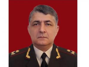 General hərbi vəziyyət elan etməyə çağırır