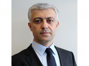 BP-nin vitse-prezidenti Zaur Payaşev liftin düyməsini əllə deyil, ayaqla basır – VİDEO