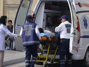 Bakıda küçədə halı pisləşən şəxs təcili yardım maşınında öldü – KORONAVİRUS?