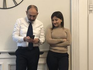 Paşinyanın qızı “pasport” paylaşdı: Azərbaycan əraziləri… – FOTOFAKT