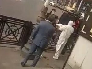 Bakıda kişi küçədə öldü – VİDEO