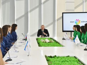Prezidentdən məmurlara daha bir nümunə: Onun üçün ayrılmış kreslonu dəyişdirdi-VİDEO