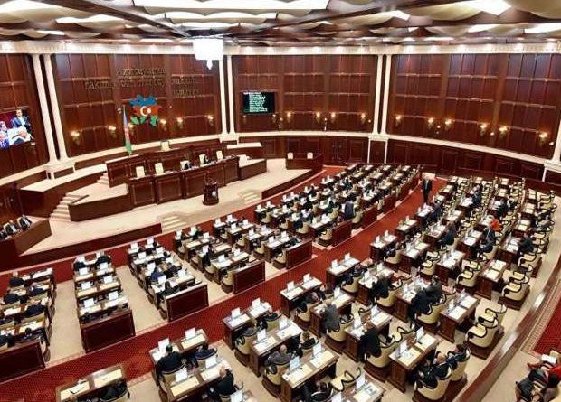 Yol polisinə tabe olmayıb karantin rejimini pozan Milli Məclisin əməkdaşı işdən qovuldu Yol polisinə tabe olmayıb karantin rejimini pozan Milli Məclisin əməkdaşı işdən qovuldu
