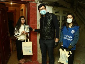Gənclər Naqif Həmzəyevin başlatdığı sosial aksiyanı maraqla qarşıladılar FOTO