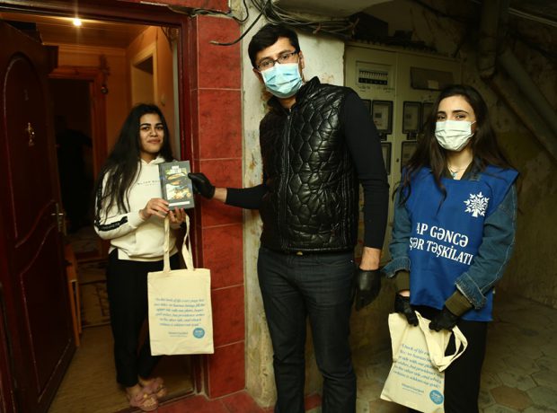 Gənclər Naqif Həmzəyevin başlatdığı sosial aksiyanı maraqla qarşıladılar FOTO Gənclər Naqif Həmzəyevin başlatdığı sosial aksiyanı maraqla qarşıladılar FOTO