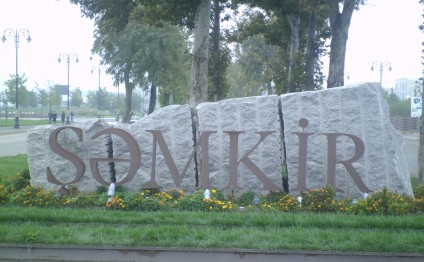 Şəmkirdə icra başçısı görün nə edir… – Varlılardan alıb, öz adından kasıblara paylamaq istəyir… Şəmkirdə icra başçısı görün nə edir… – Varlılardan alıb, öz adından kasıblara paylamaq istəyir…