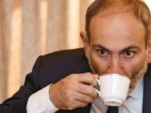 Paşinyan Sünikə helikopter ilə getməyə məcbur oldu