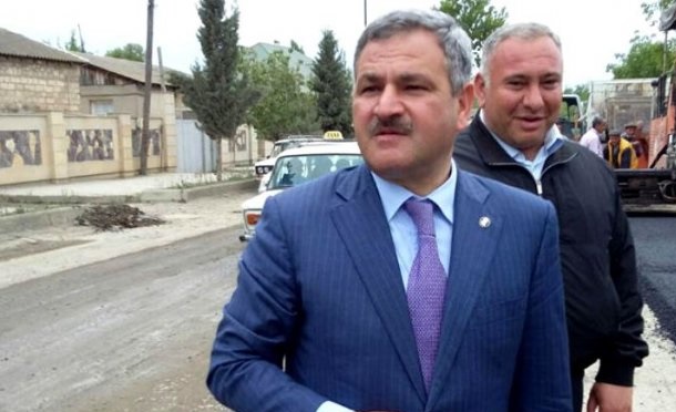 İcra başçısı idmançıyla karantin qaydalarını BELƏ POZDU — Kabinetində ÇƏKİLMİŞ FOTO İcra başçısı idmançıyla karantin qaydalarını BELƏ POZDU — Kabinetində ÇƏKİLMİŞ FOTO