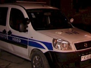 Bakıda narkotikin təsirində olan kişi qaçırdığı avtomobili polis maşınına çırpdı