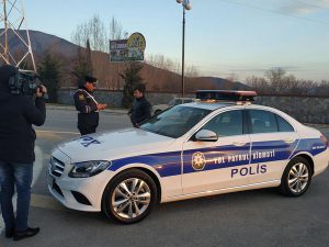 Polis postunda ŞOK OLAY: 10 OO 018 nömrəli maşını ilə “saxla” deyən serjantı vurdu və…