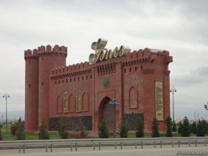 Gəncədə falçı ilə sövdələşən məmurlar